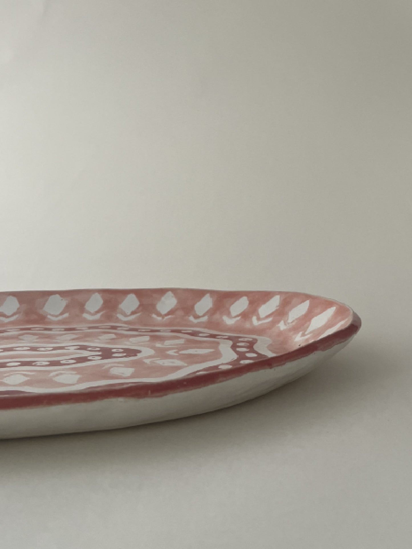 Wiggy Platter in Batik Coral & Red