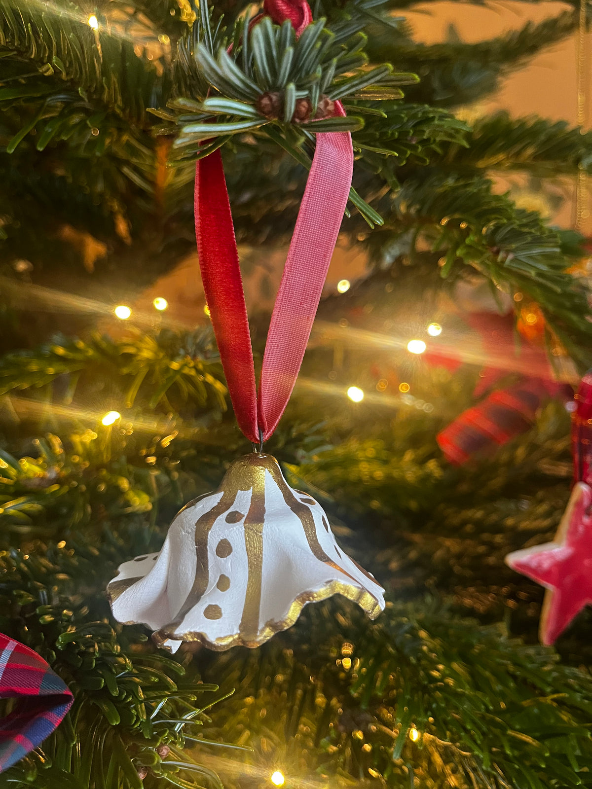 Porcelain Ruffle Decoration A
